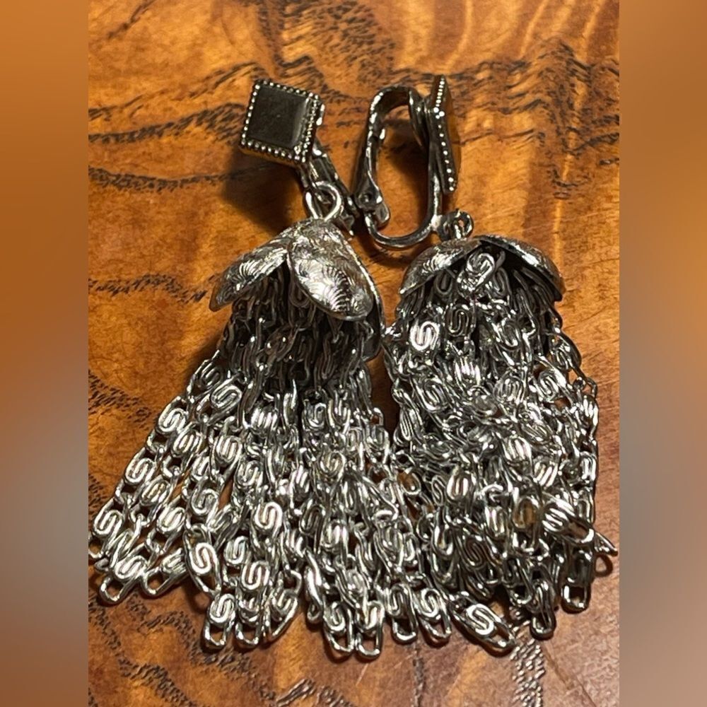 Vintage Sarah Coventry silver tone dangle earrings